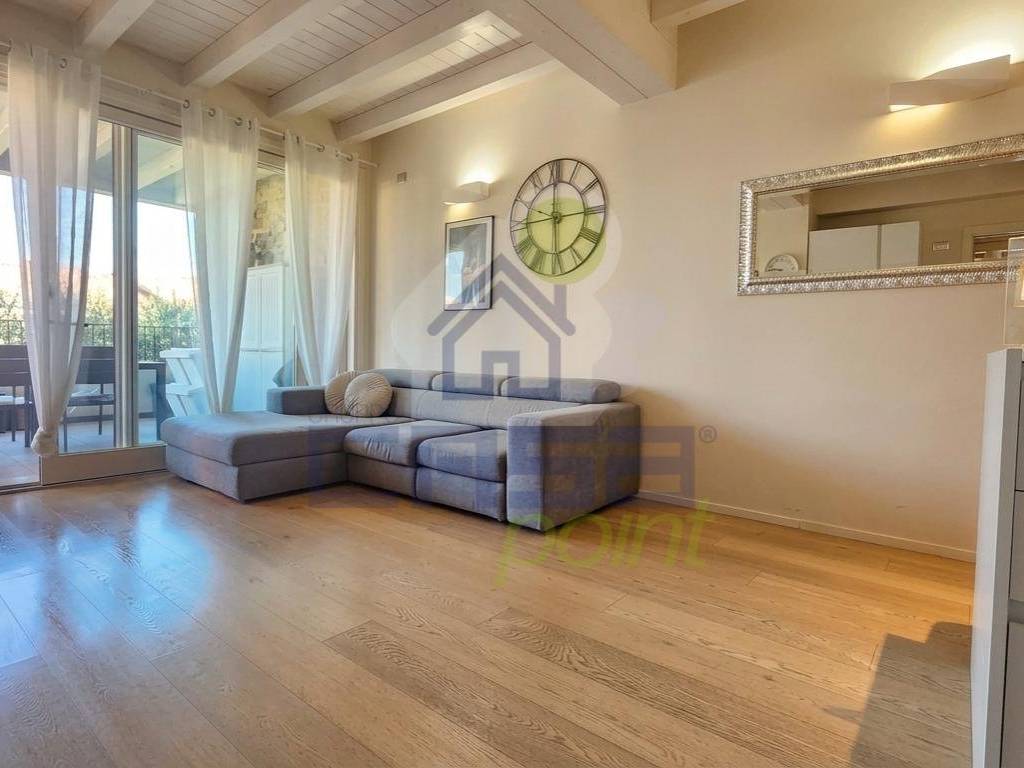 appartamento in vendita a Desenzano del Garda in zona Rivoltella
