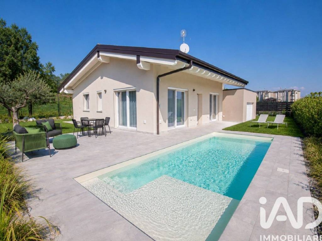 casa indipendente in vendita a Desenzano del Garda