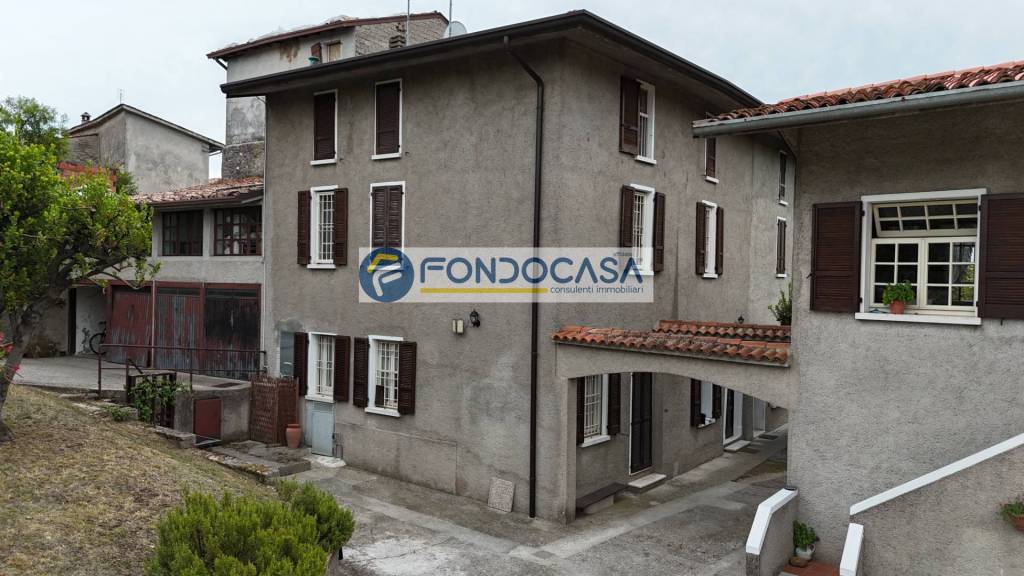 casa indipendente in vendita a Desenzano del Garda in zona San Pietro