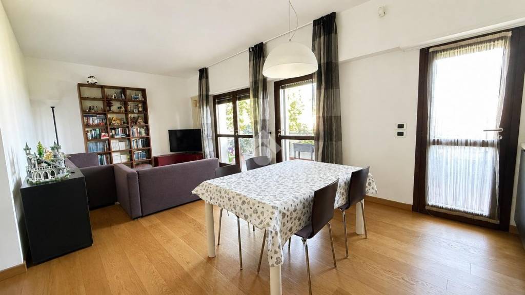 appartamento in vendita a Desenzano del Garda in zona Campeggio sul Vò
