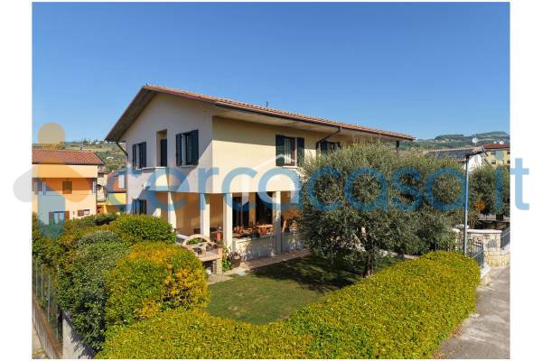 casa indipendente in vendita a Desenzano del Garda