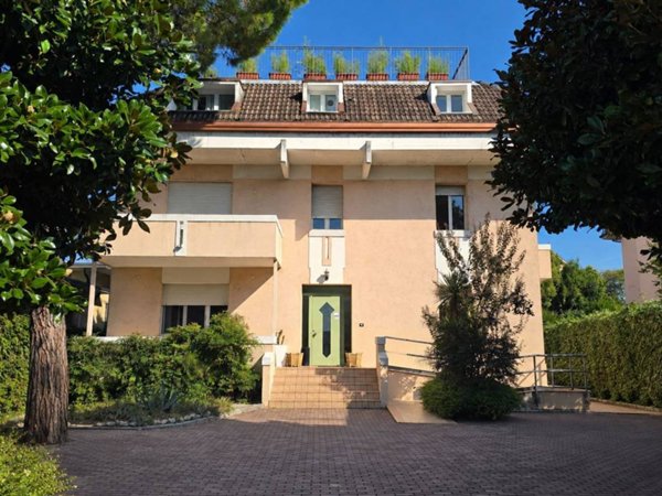 appartamento in vendita a Desenzano del Garda in zona Campeggio sul Vò