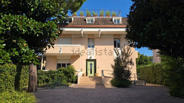 appartamento in vendita a Desenzano del Garda in zona Campeggio sul Vò