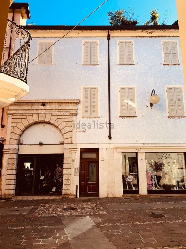 appartamento in vendita a Desenzano del Garda in zona Campeggio sul Vò