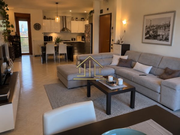 appartamento in vendita a Desenzano del Garda in zona Campeggio sul Vò