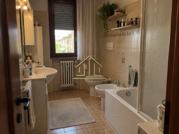 appartamento in vendita a Desenzano del Garda in zona Rivoltella