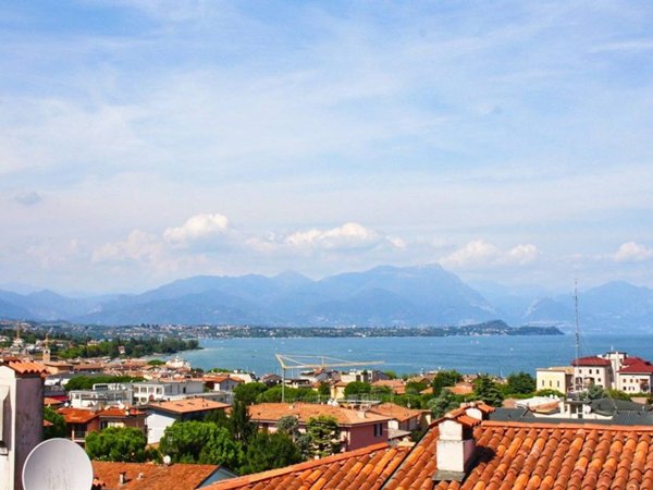 appartamento in vendita a Desenzano del Garda in zona Campeggio sul Vò