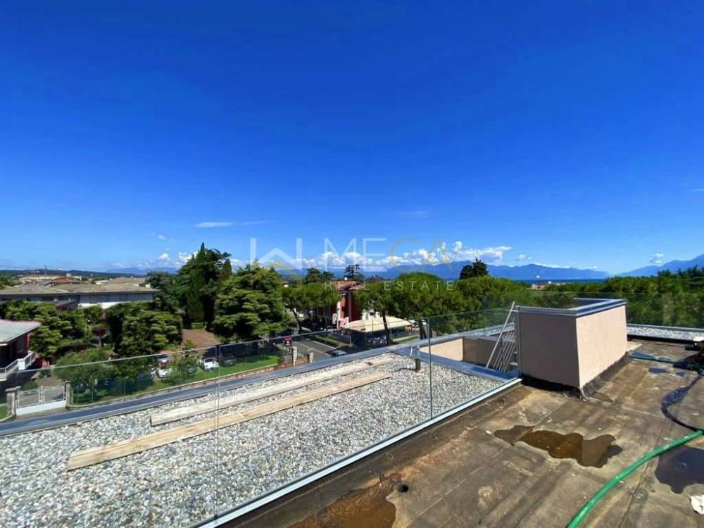 appartamento in vendita a Desenzano del Garda in zona Rivoltella