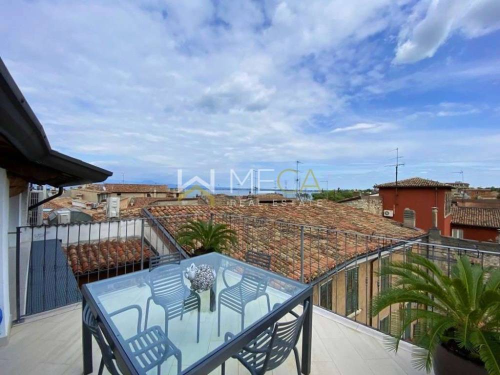 appartamento in vendita a Desenzano del Garda in zona Campeggio sul Vò