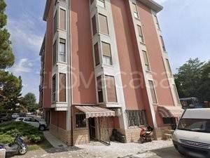 appartamento in vendita a Desenzano del Garda in zona Campeggio sul Vò