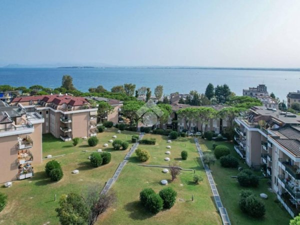 appartamento in vendita a Desenzano del Garda in zona Campeggio sul Vò