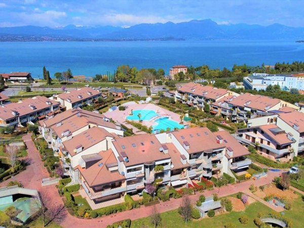 appartamento in vendita a Desenzano del Garda in zona Rivoltella