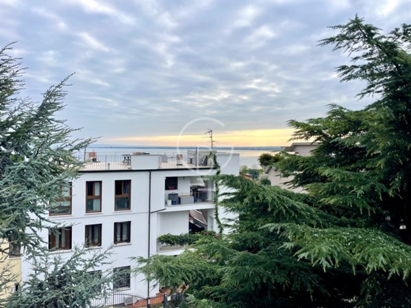 casa indipendente in vendita a Desenzano del Garda in zona Campeggio sul Vò