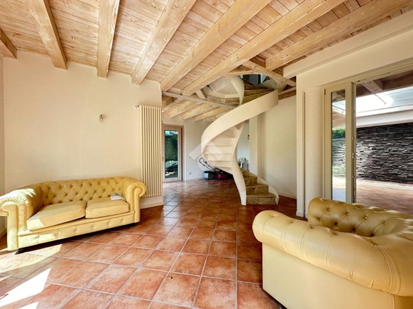 casa indipendente in vendita a Desenzano del Garda
