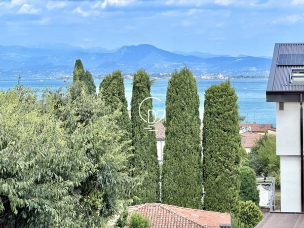 appartamento in vendita a Desenzano del Garda in zona Campeggio sul Vò