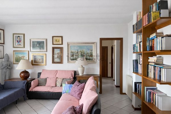 appartamento in vendita a Desenzano del Garda in zona Campeggio sul Vò