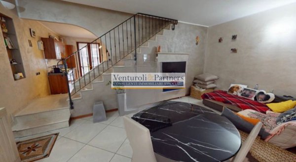 casa indipendente in vendita a Desenzano del Garda in zona Rivoltella