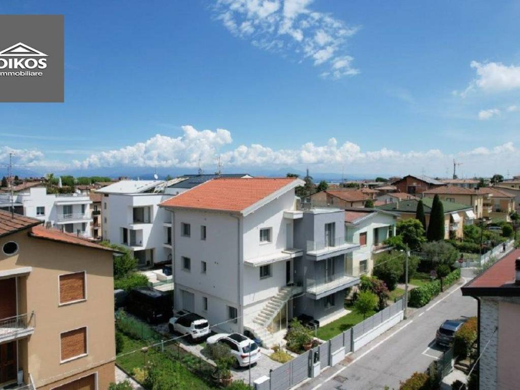 casa indipendente in vendita a Desenzano del Garda in zona Campeggio sul Vò