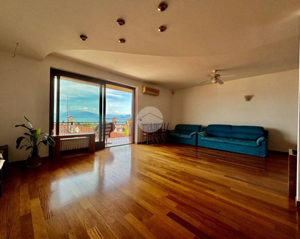 casa indipendente in vendita a Desenzano del Garda in zona Campeggio sul Vò