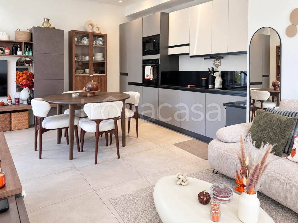 appartamento in vendita a Desenzano del Garda in zona Campeggio sul Vò