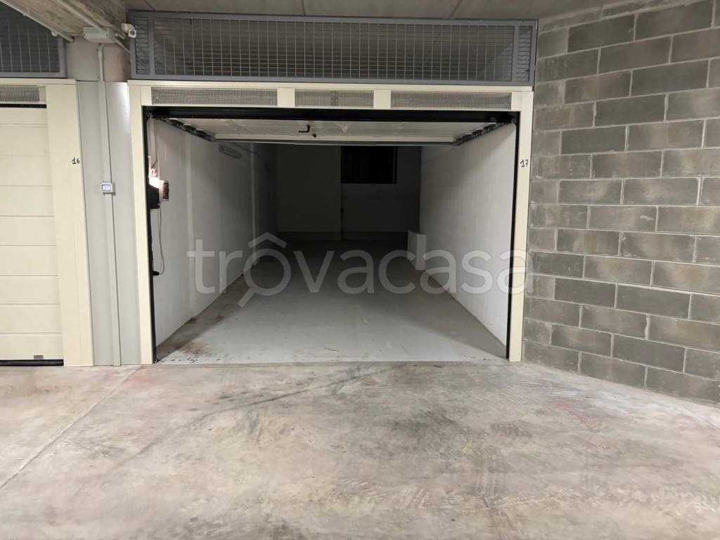 box auto in vendita a Desenzano del Garda in zona Rivoltella