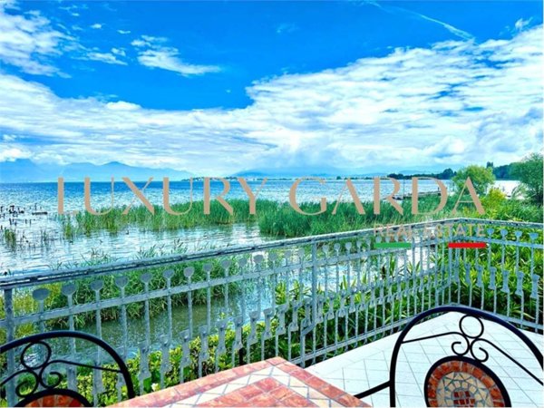 casa indipendente in vendita a Desenzano del Garda in zona Campeggio sul Vò