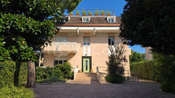appartamento in vendita a Desenzano del Garda in zona Campeggio sul Vò