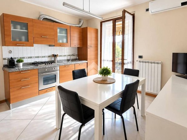 casa indipendente in vendita a Desenzano del Garda in zona Rivoltella