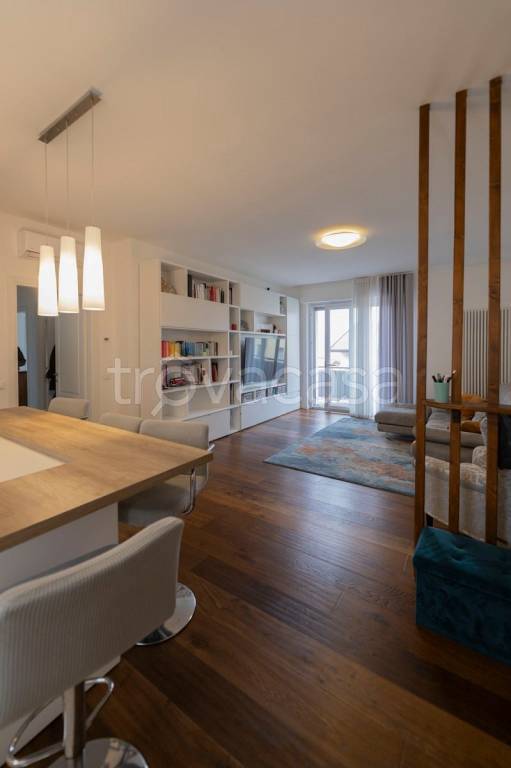 appartamento in vendita a Desenzano del Garda in zona Campeggio sul Vò