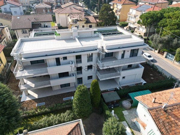 appartamento in vendita a Desenzano del Garda in zona Campeggio sul Vò