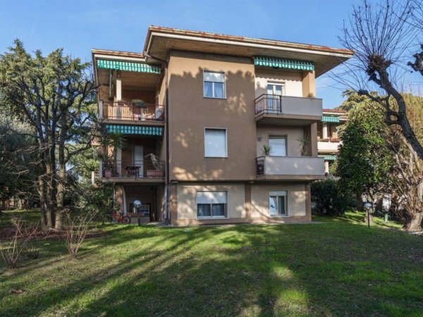 appartamento in vendita a Desenzano del Garda in zona Campeggio sul Vò