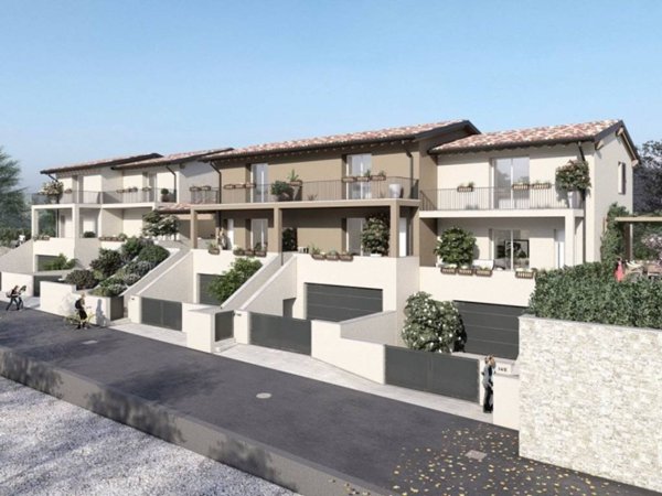casa indipendente in vendita a Desenzano del Garda in zona San Pietro