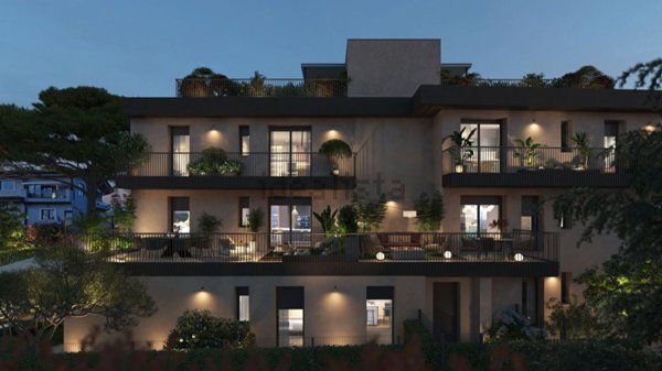 appartamento in vendita a Desenzano del Garda in zona Campeggio sul Vò