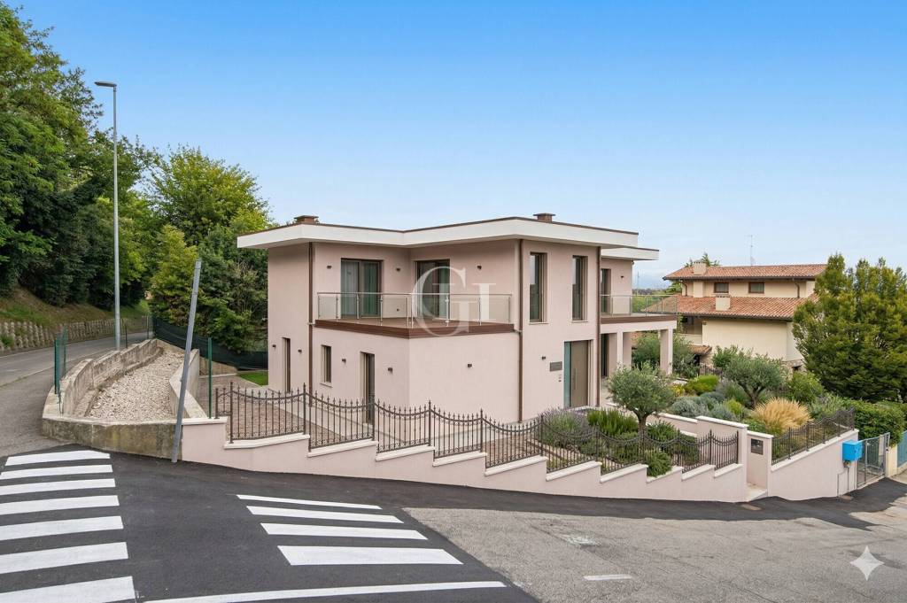 appartamento in vendita a Desenzano del Garda in zona Campeggio sul Vò