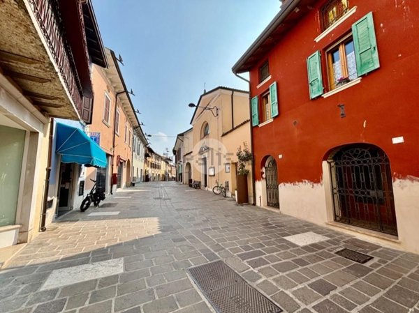 appartamento in vendita a Desenzano del Garda in zona Rivoltella