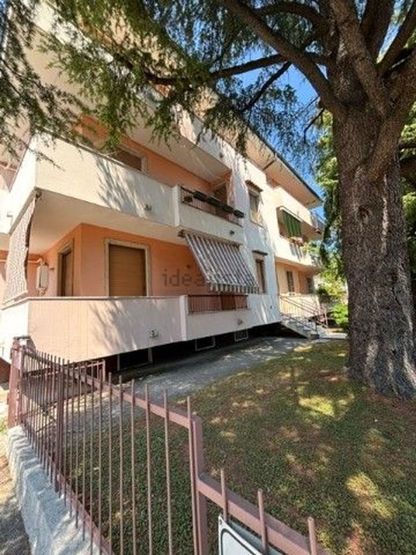 appartamento in vendita a Desenzano del Garda in zona Campeggio sul Vò