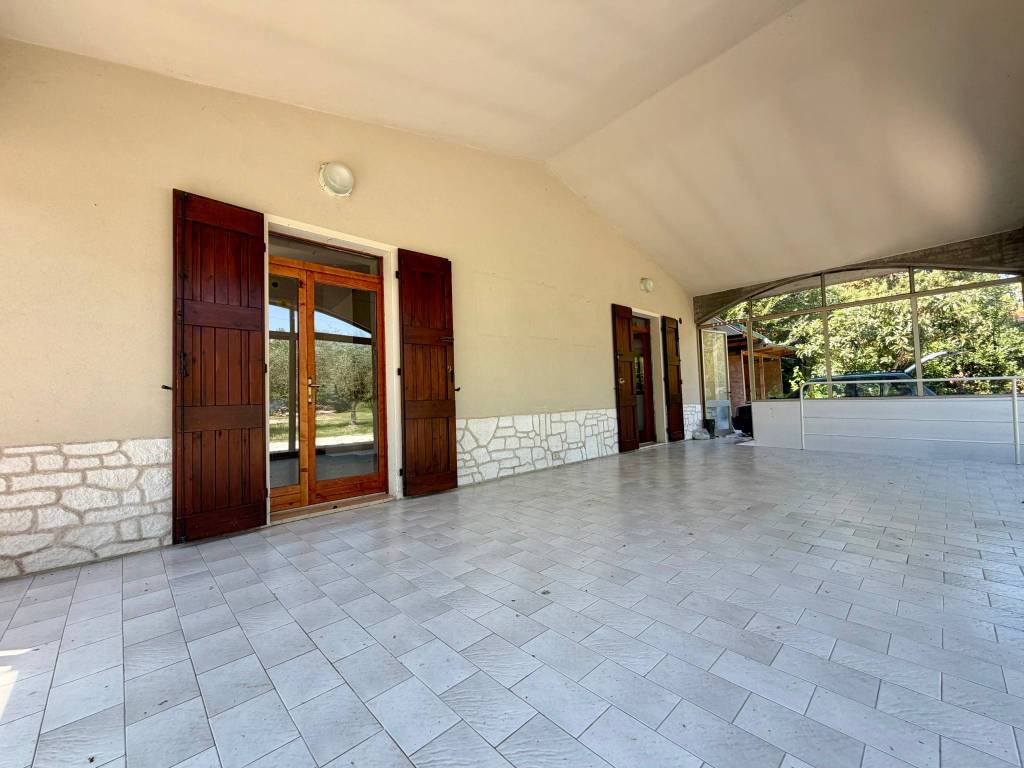 casa indipendente a Desenzano del Garda in zona San Martino della Battaglia