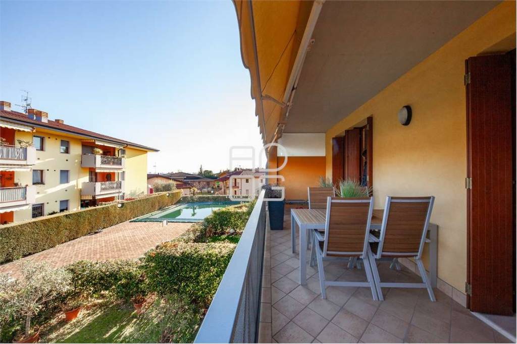 appartamento in vendita a Desenzano del Garda in zona Rivoltella