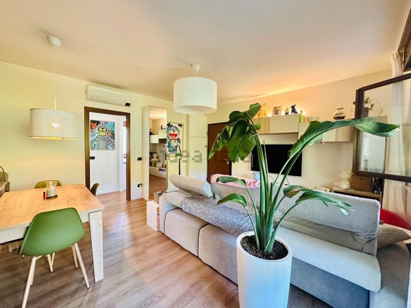 appartamento in vendita a Desenzano del Garda in zona Campeggio sul Vò