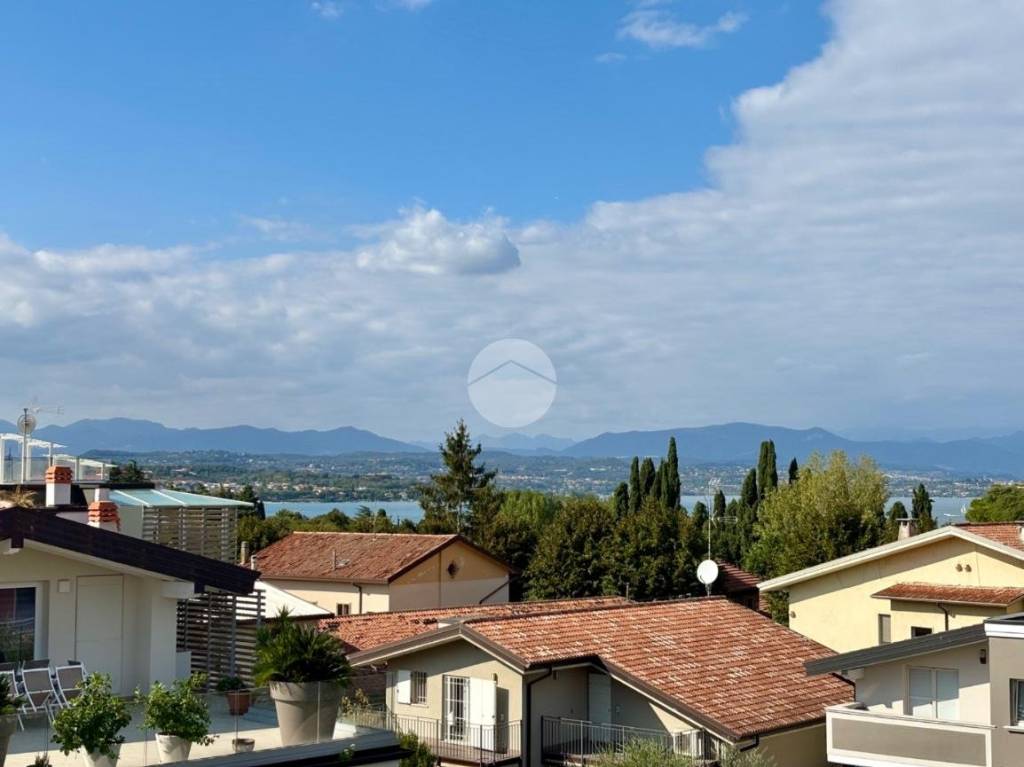 appartamento in vendita a Desenzano del Garda in zona Rivoltella