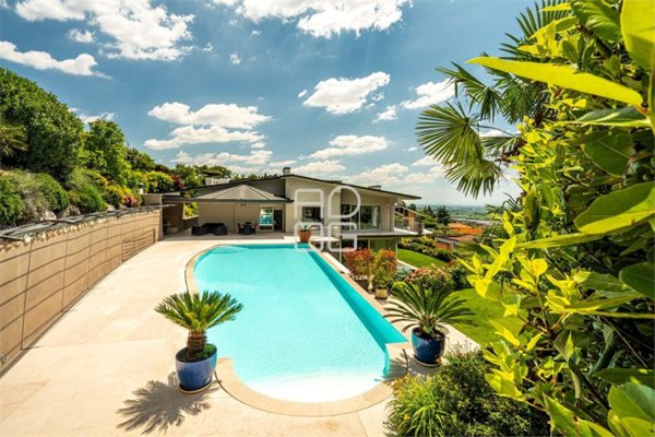 casa indipendente in vendita a Desenzano del Garda in zona Campeggio sul Vò