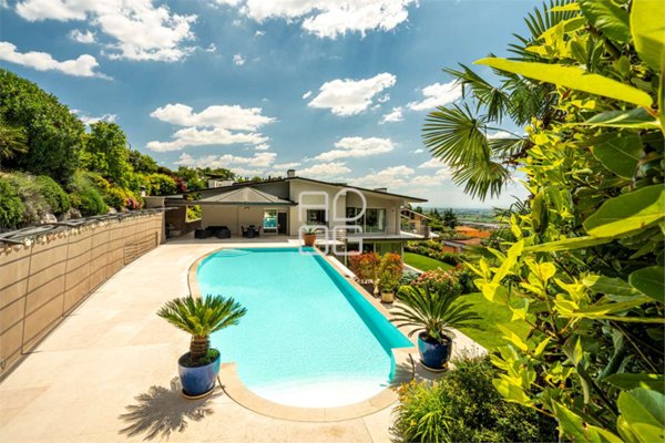 casa indipendente in vendita a Desenzano del Garda in zona Campeggio sul Vò