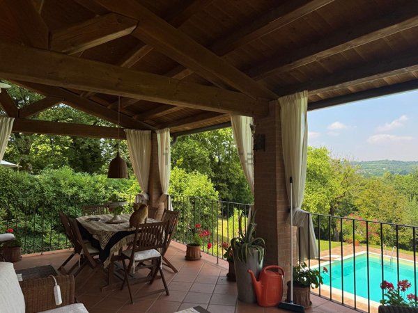 casa indipendente in vendita a Desenzano del Garda in zona Campeggio sul Vò