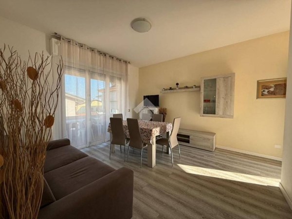 appartamento in vendita a Desenzano del Garda in zona Campeggio sul Vò