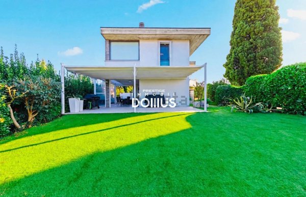 casa indipendente in vendita a Desenzano del Garda in zona Rivoltella