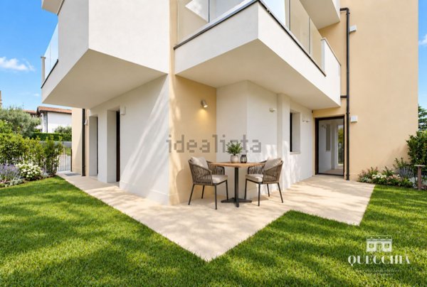 appartamento in vendita a Desenzano del Garda in zona Campeggio sul Vò