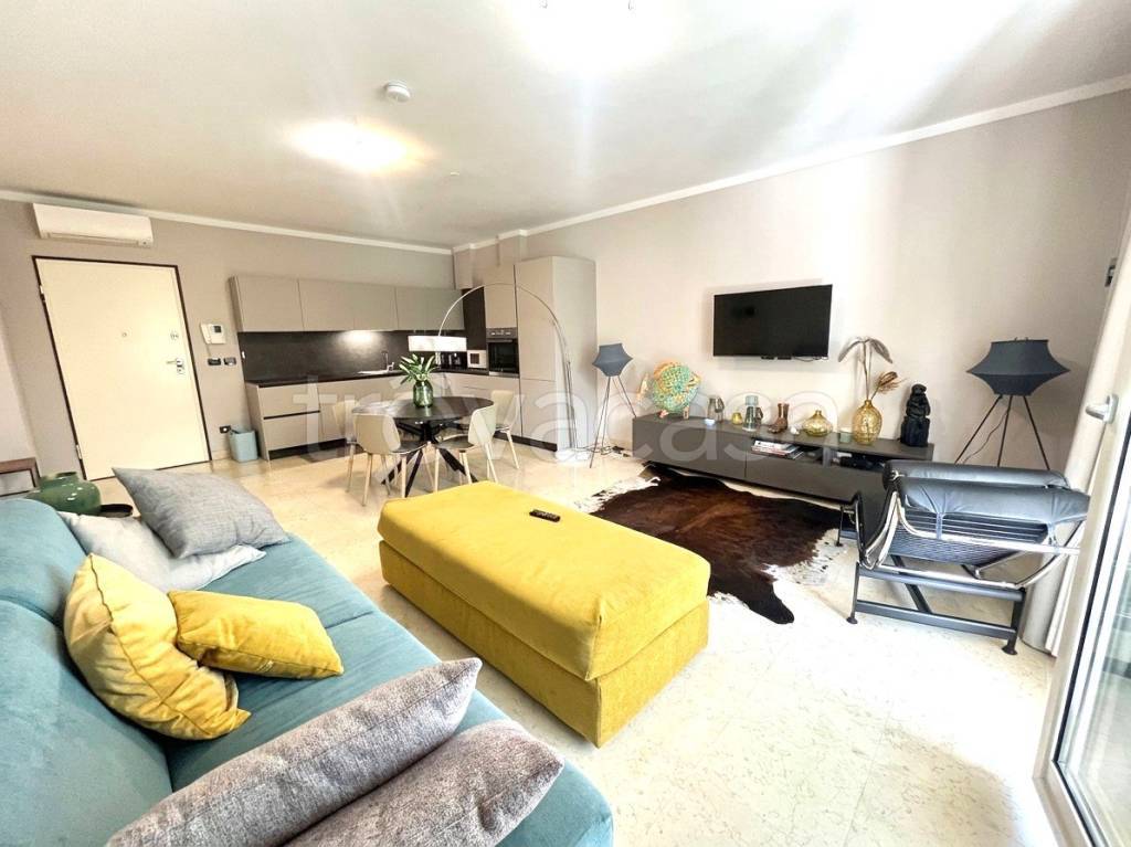 appartamento in vendita a Desenzano del Garda in zona Rivoltella