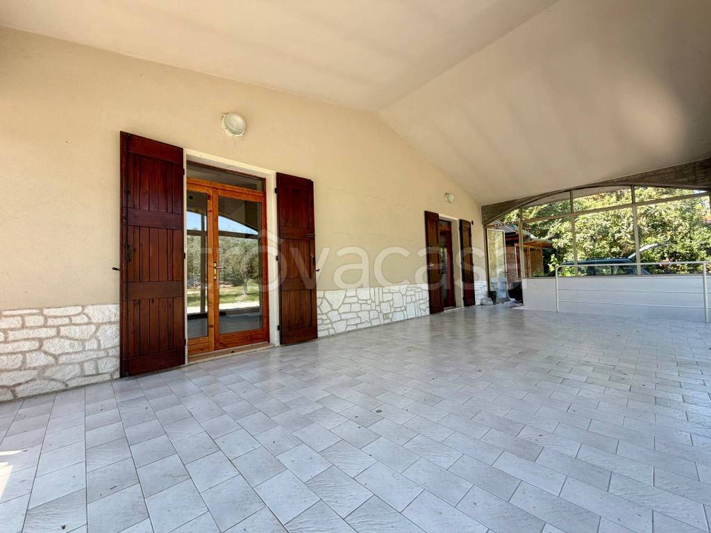 casa indipendente a Desenzano del Garda in zona San Martino della Battaglia
