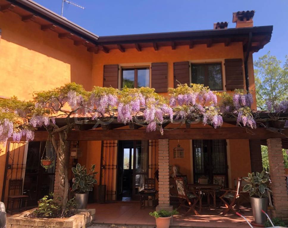 casa indipendente in vendita a Desenzano del Garda in zona Montonale