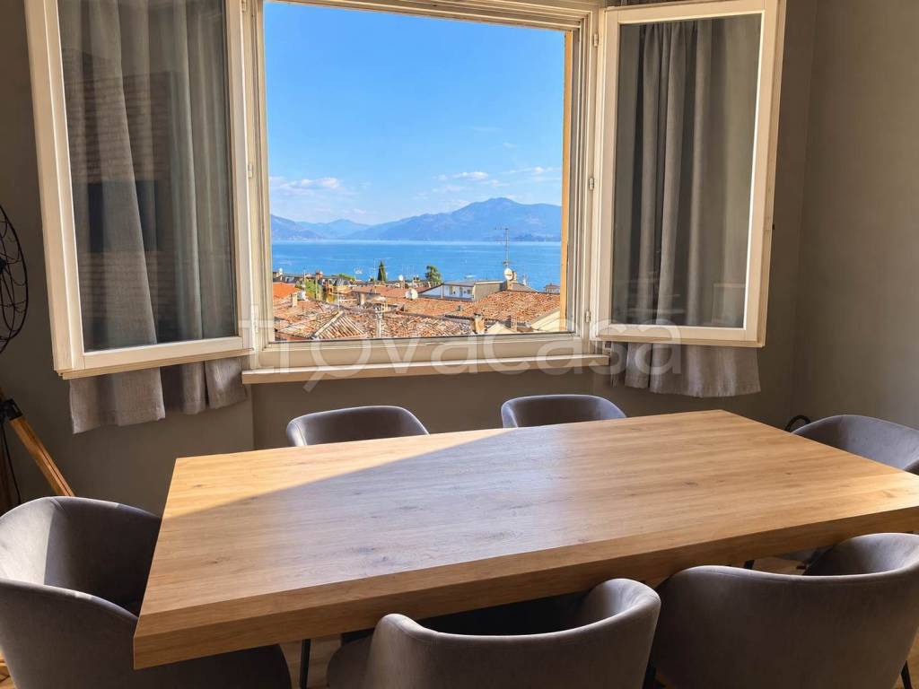 appartamento in vendita a Desenzano del Garda in zona Campeggio sul Vò